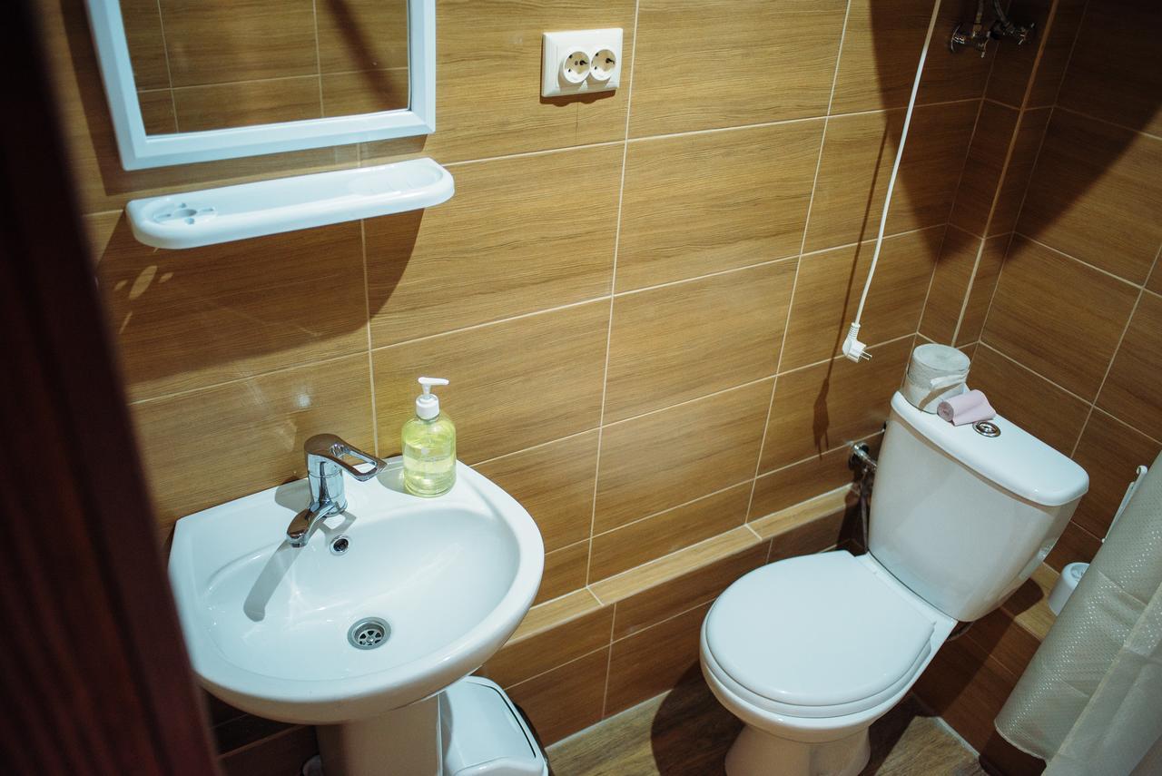 Zarichna Hotel Drogobych Ngoại thất bức ảnh