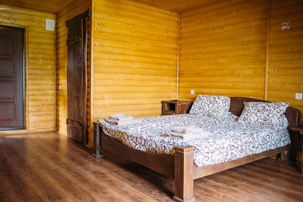 Zarichna Hotel Drogobych Ngoại thất bức ảnh