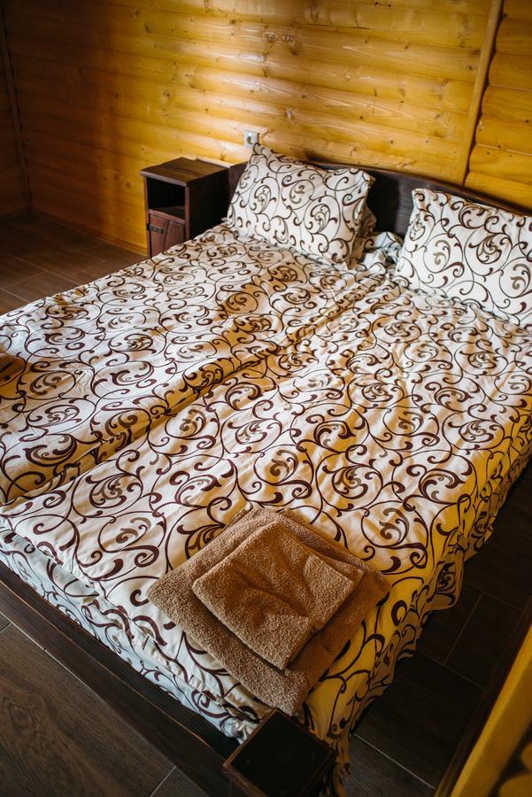 Zarichna Hotel Drogobych Ngoại thất bức ảnh